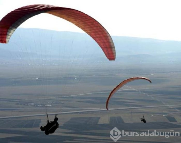 Yıldızlı Dağ yamaç paraşütleriyle buluştu