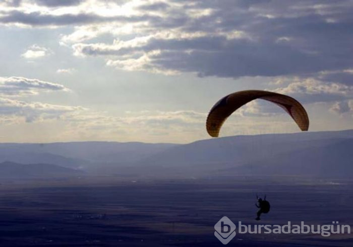 Yıldızlı Dağ yamaç paraşütleriyle buluştu