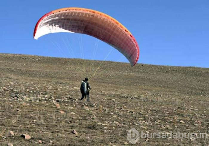 Yıldızlı Dağ yamaç paraşütleriyle buluştu