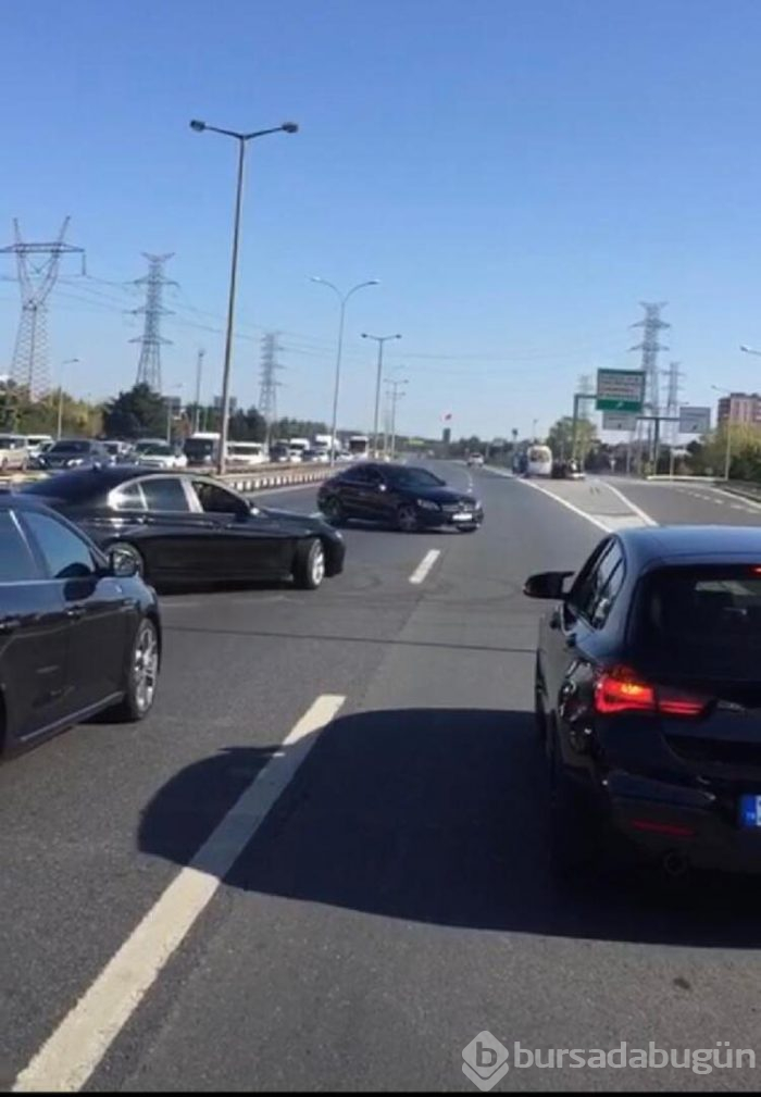 TEM Otoyolu'nu trafiğe kapatıp drift yapan magandalar böyle görüntülendi!