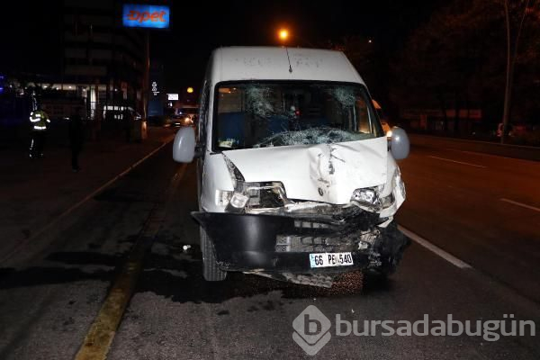 Ankara'da minibüsün çarptığı polis aracı takla attı