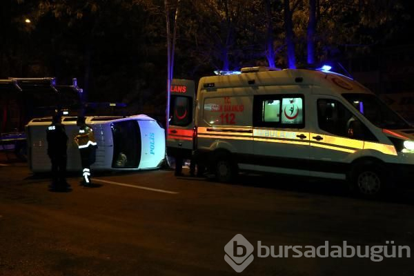 Ankara'da minibüsün çarptığı polis aracı takla attı