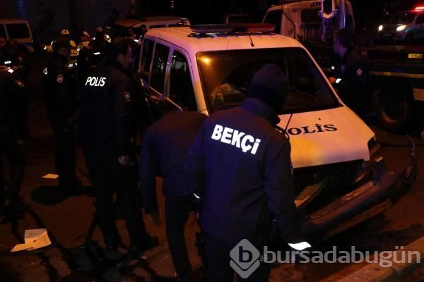 Ankara'da minibüsün çarptığı polis aracı takla attı