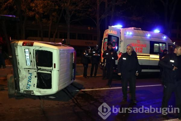 Ankara'da minibüsün çarptığı polis aracı takla attı