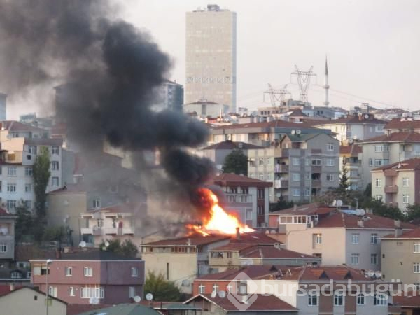 3 katlı apartmanın çatısında yangın çıktı
