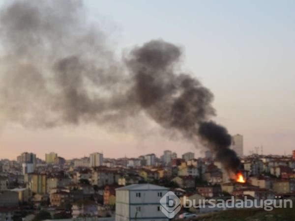 3 katlı apartmanın çatısında yangın çıktı