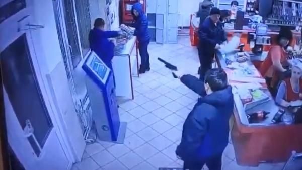 Oyuncak tabanca ile soygun yapmaya kalktı!