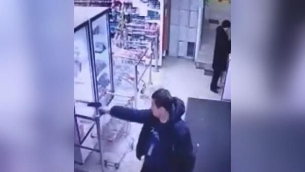 Oyuncak tabanca ile soygun yapmaya kalktı!