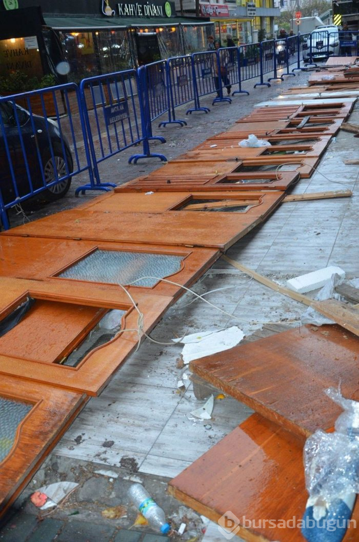 Riskli bina için 'kapılı önlem' gitti 'demir bariyer' geldi