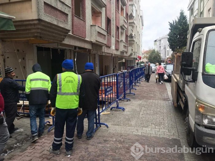 Riskli bina için 'kapılı önlem' gitti 'demir bariyer' geldi
