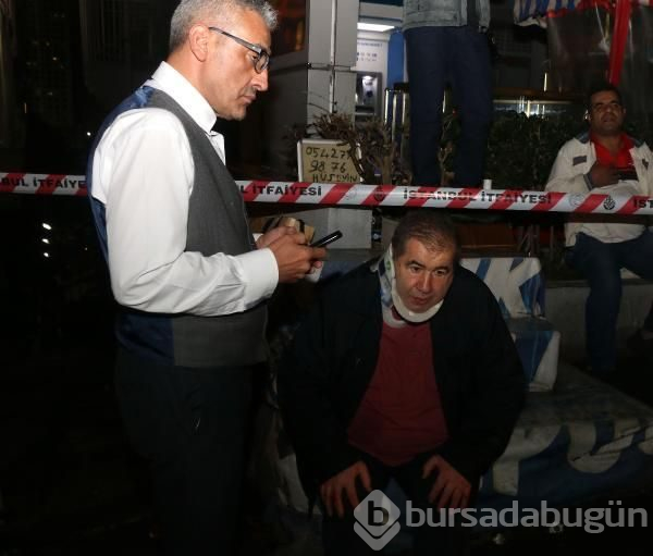 Kazada otomobilde sıkışan hamile kadını itfaiye kurtardı