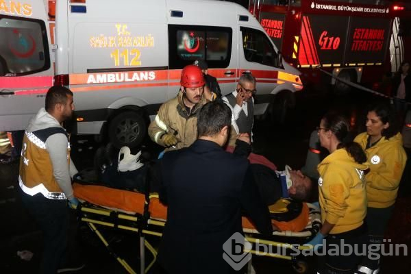 Kazada otomobilde sıkışan hamile kadını itfaiye kurtardı