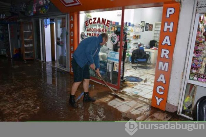 Marmaris'te yağış hayatı felç etti