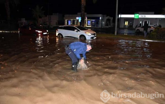 Marmaris'te yağış hayatı felç etti
