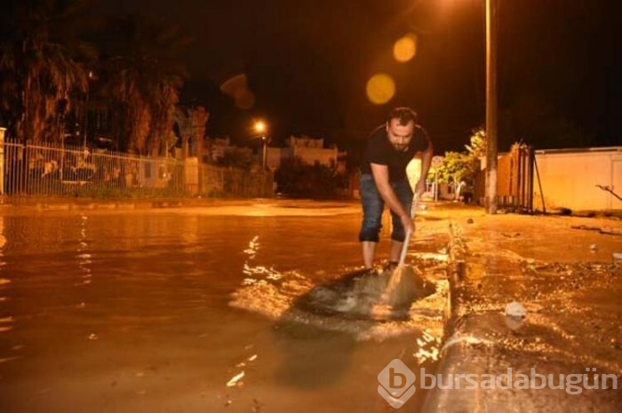 Marmaris'te yağış hayatı felç etti
