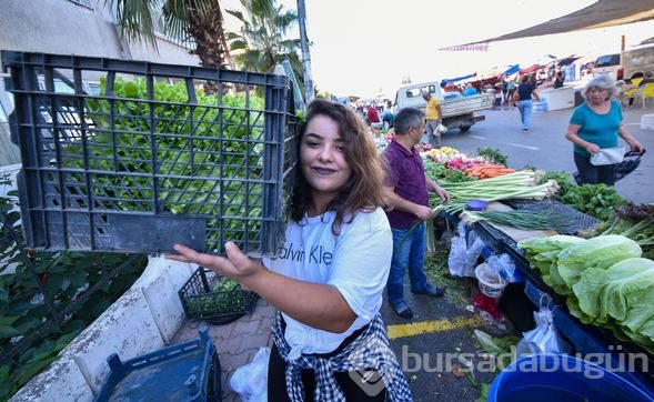 Halter şampiyonluğu kovalayan Seher pazarda marul satıyor