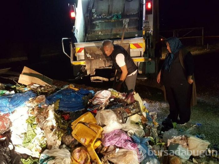 2 ton çöpün içinde parasını aradı 