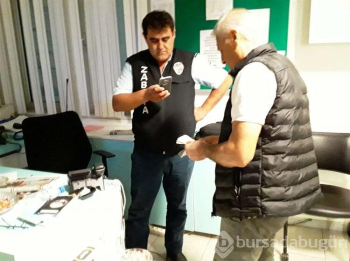 2 ton çöpün içinde parasını aradı 