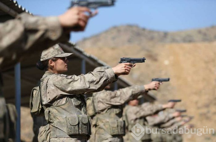 Kadın astsubay adaylarının gerçeği aratmayan uygulamalı eğitimleri ile göz dolduruyor
