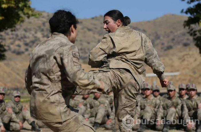 Kadın astsubay adaylarının gerçeği aratmayan uygulamalı eğitimleri ile göz dolduruyor
