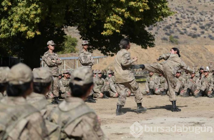 Kadın astsubay adaylarının gerçeği aratmayan uygulamalı eğitimleri ile göz dolduruyor
