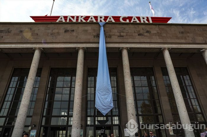 Prostat kanserine dikkat çekmek için mavi kravat astılar