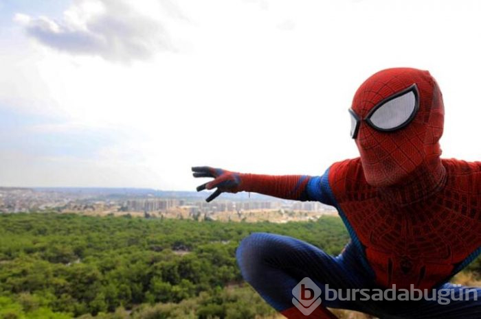 Antalyalı Spiderman ekmeğini böyle kazanıyor!