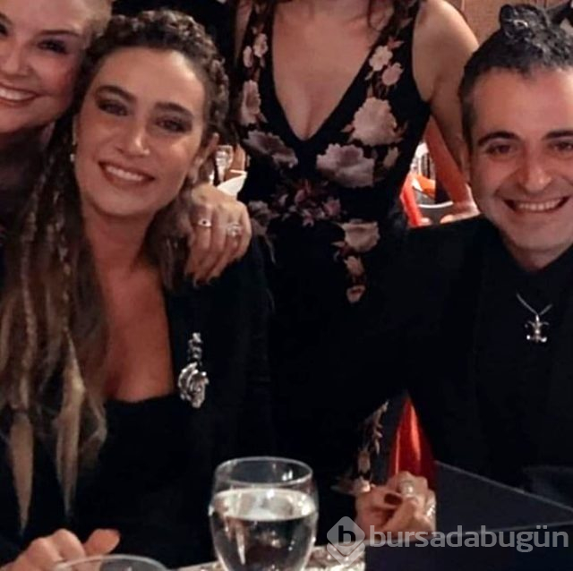 Sıla Gençoğlu'nun dudaklarına yapışan Hazer Amani aşka geldi!