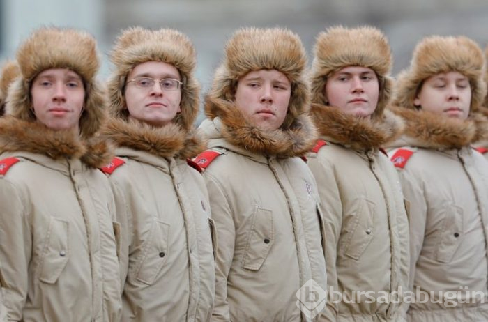 Rus askerlerden renkli görüntüler!