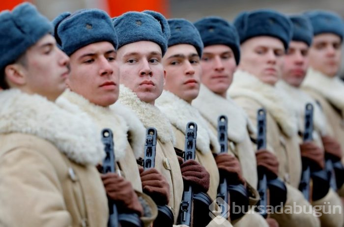 Rus askerlerden renkli görüntüler!