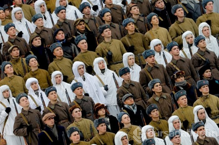 Rus askerlerden renkli görüntüler!
