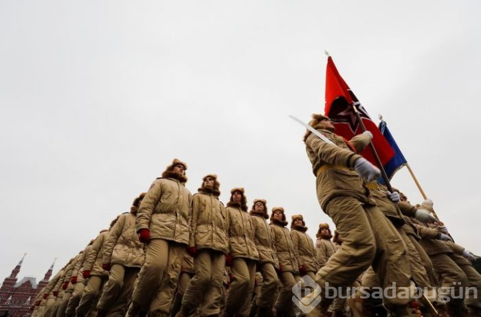 Rus askerlerden renkli görüntüler!
