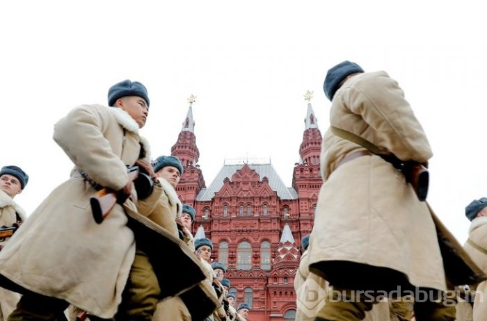 Rus askerlerden renkli görüntüler!
