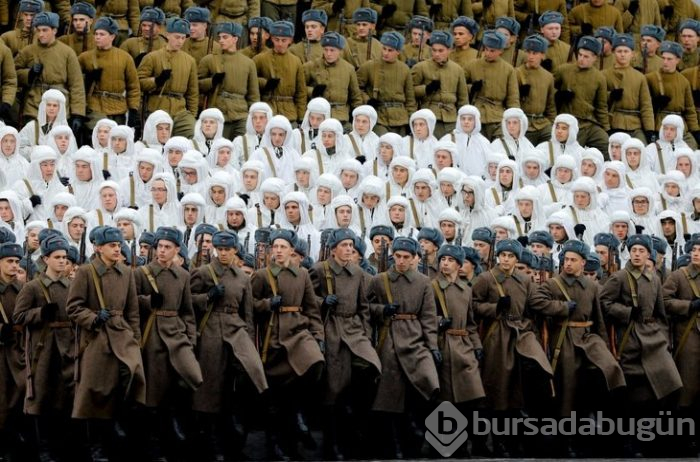 Rus askerlerden renkli görüntüler!