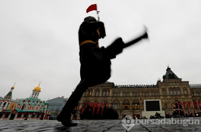 Rus askerlerden renkli görüntüler!