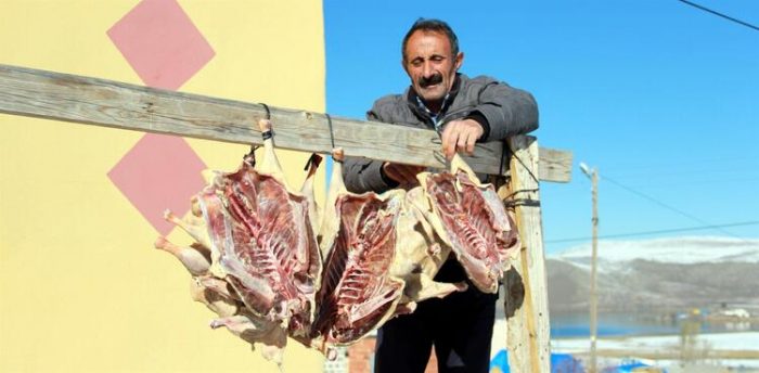 Karın yağmasıyla birlikte kazlar kesilmeye başlandı