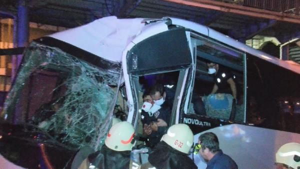 Polis midibüsü kaza yaptı