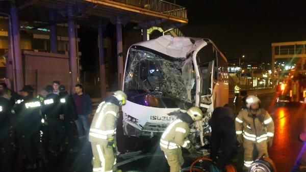 Polis midibüsü kaza yaptı