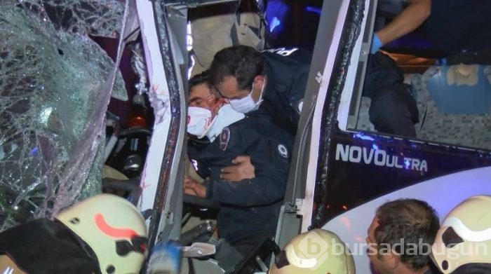 Polis midibüsü kaza yaptı