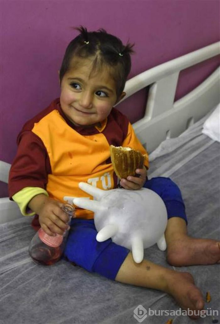 1,5 aylık ikizler ile 2 yaşındaki kızı terk eden anne ve baba gözaltında!