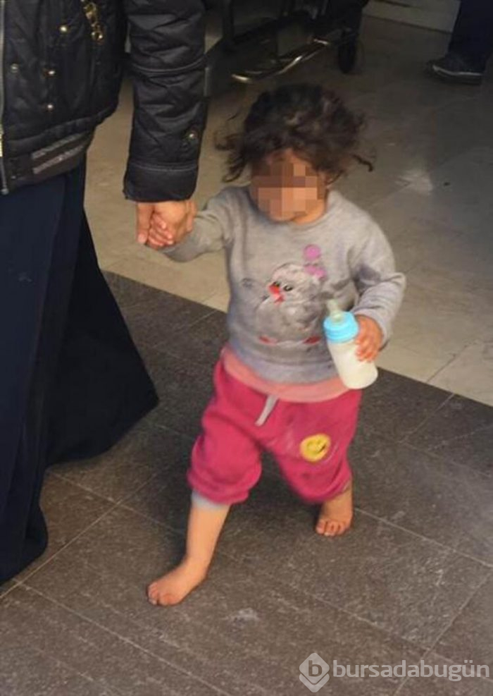 1,5 aylık ikizler ile 2 yaşındaki kızı terk eden anne ve baba gözaltında!