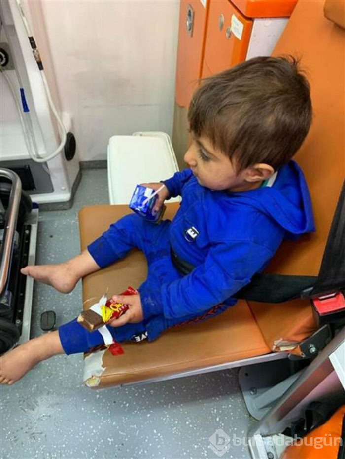 1,5 aylık ikizler ile 2 yaşındaki kızı terk eden anne ve baba gözaltında!