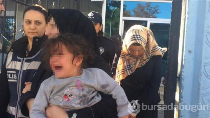 1,5 aylık ikizler ile 2 yaşındaki kızı terk eden anne ve baba gözaltında!