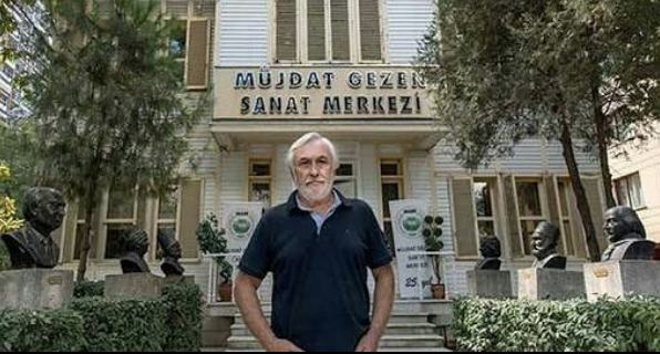 Zehirli ıspanak Müjdat Gezen'i de hastanelik etti!