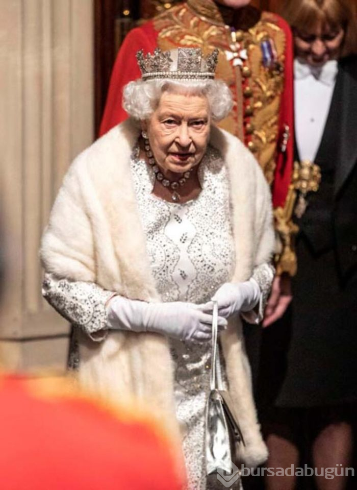 Buckingham, kraliçenin verdiği kararı duyurdu