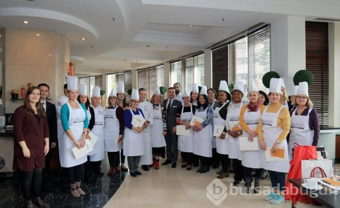 Büyükelçi eşleri içli köfte yapmak için mutfağa girdi!

