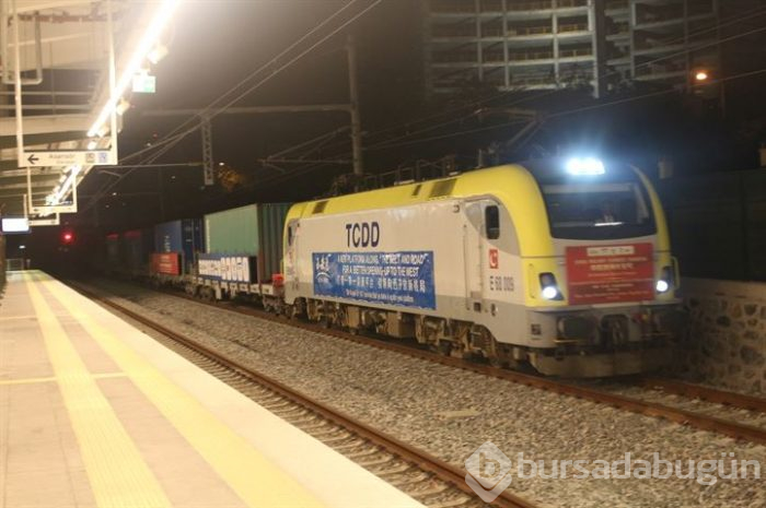 Çin'den Avrupa'ya giden ilk yük treni Marmaray'dan geçti