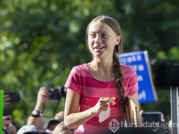 Genç aktivist Greta Thunberg arabayı kaptı