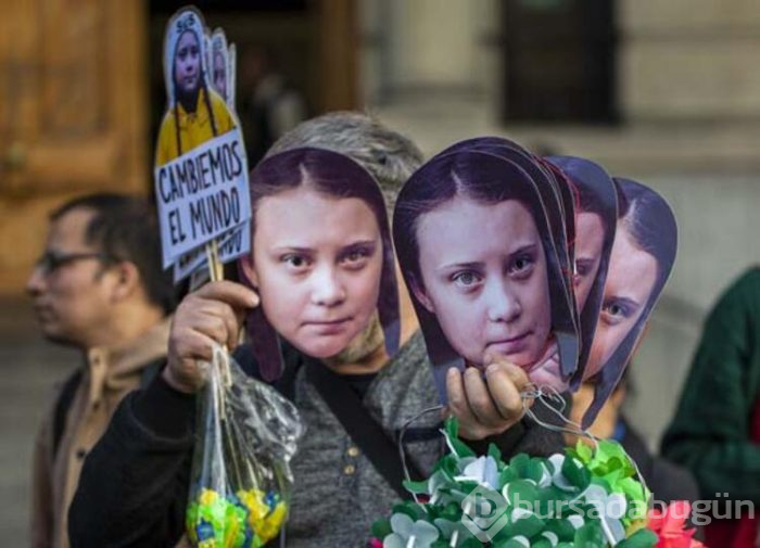 Genç aktivist Greta Thunberg arabayı kaptı