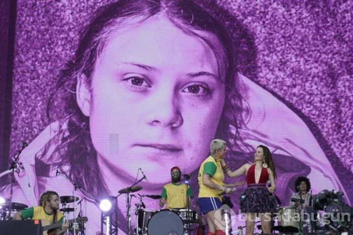 Genç aktivist Greta Thunberg arabayı kaptı